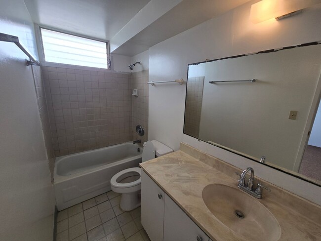 Building Photo - Spacious 2-Bedroom, 2-Bath Condo with Stun...