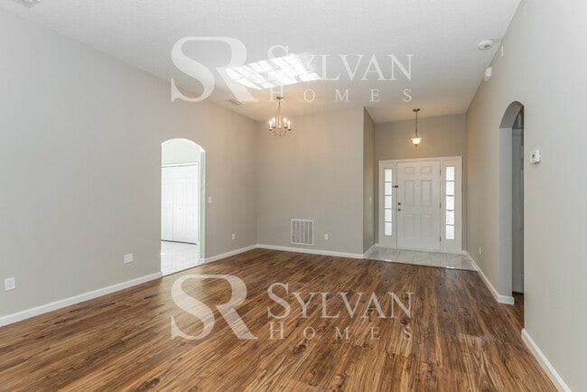 Building Photo - Don't miss out on this lovely 3BR 2BA home