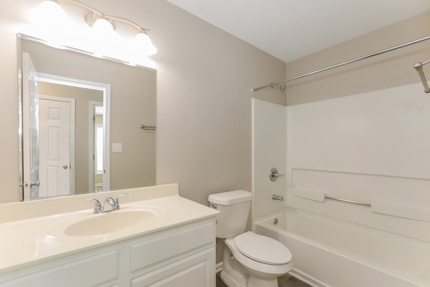 Building Photo - 420 Eglington Tr