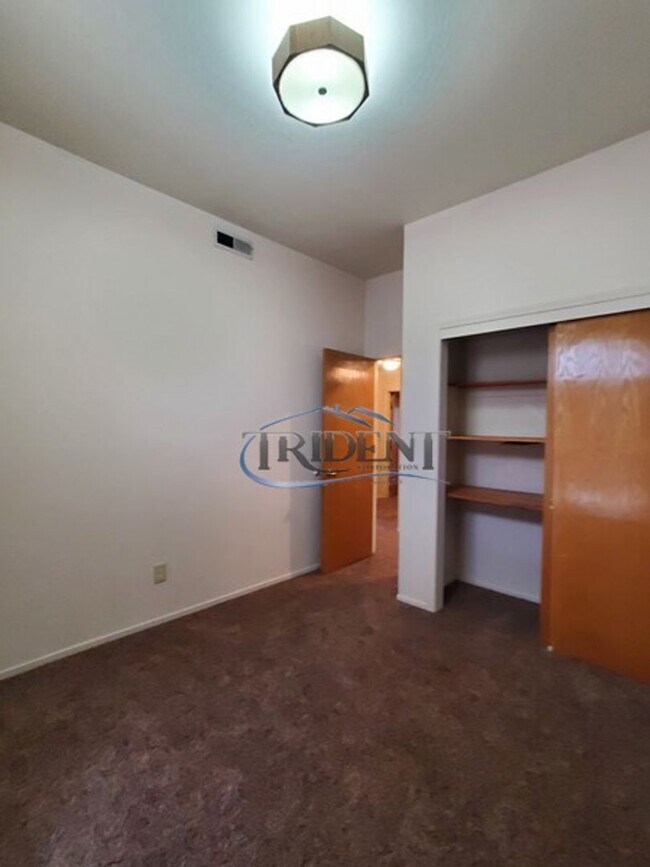 Building Photo - Beautiful Yuba City home on a large lot