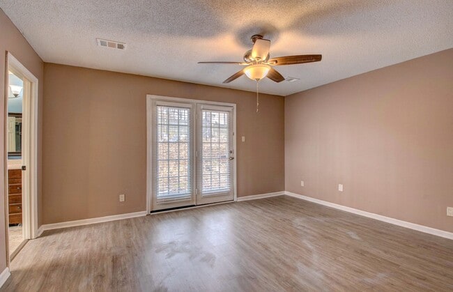 Building Photo - Highly Desirable 3-Bedroom Home with Modern Comforts.
