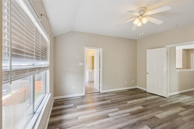 Building Photo - 16635 Newglen Ln