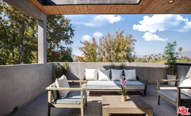 Building Photo - 4429 Tujunga Ave