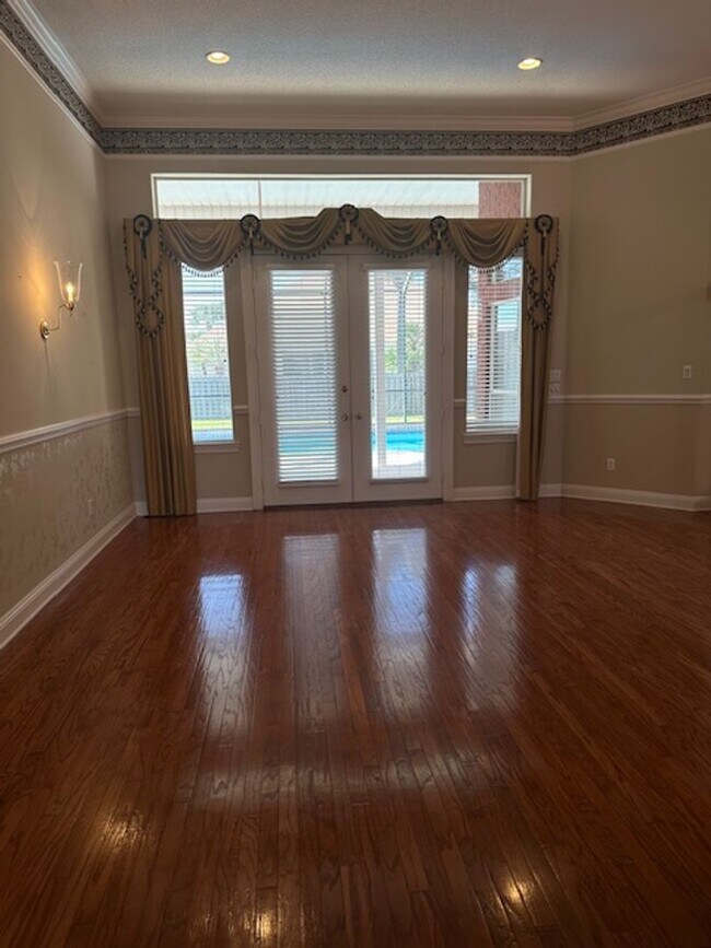 Building Photo - Fabulous Home in Gulf Breeze