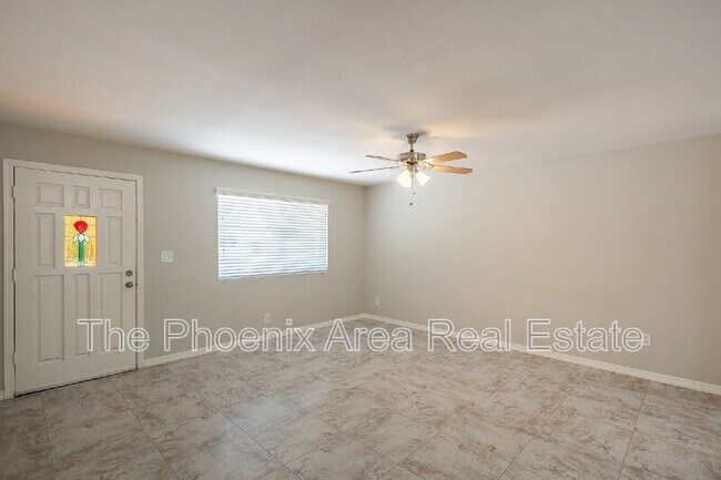 Building Photo - 522 E Balboa Dr