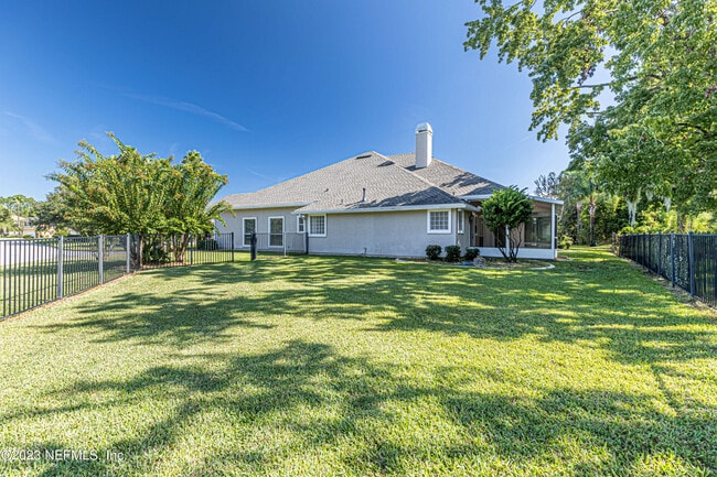Building Photo - 2465 Pinehurst Ln