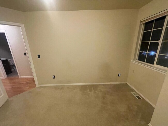 Building Photo - Spacious 4 Bedroom Home for Rent in Lake S...