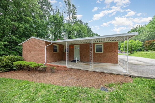 Building Photo - 3900 Sedgegrove Rd