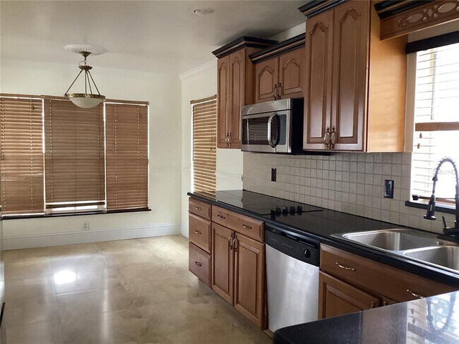 Building Photo - 3291 Brewster Dr