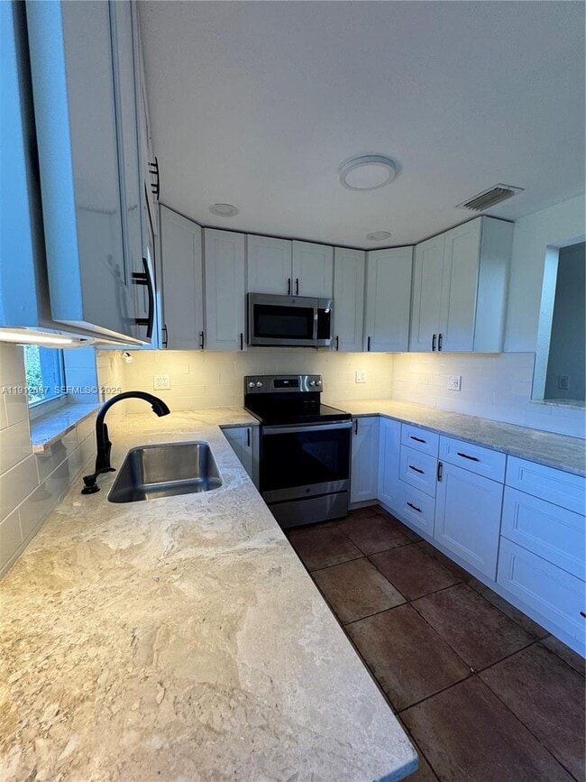 Building Photo - 3110 N 58th Ave