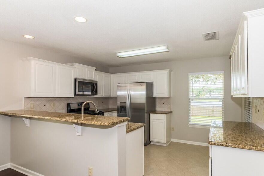 Building Photo - 2077 Willesdon Dr W