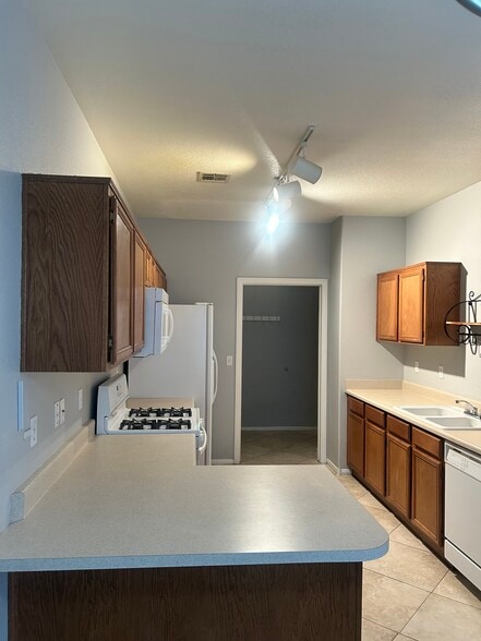 Building Photo - 85 Falcon Feather Way