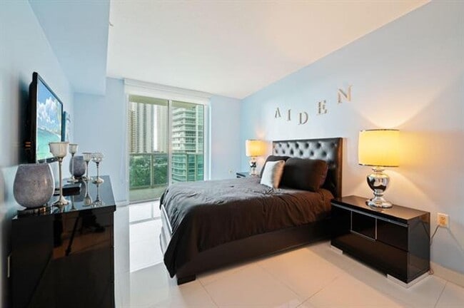 Building Photo - 200 Sunny Isles Blvd