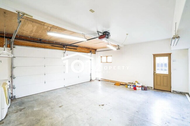 Building Photo - Spacious 4-Bedroom Home with 3 Bathrooms and a 2-Car Garage