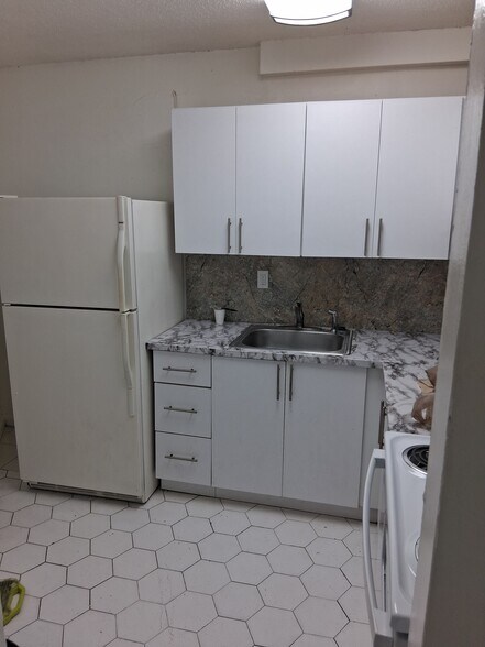 Building Photo - 1605 NE 185th St