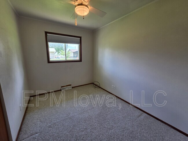Building Photo - 4747 Danbury St NE