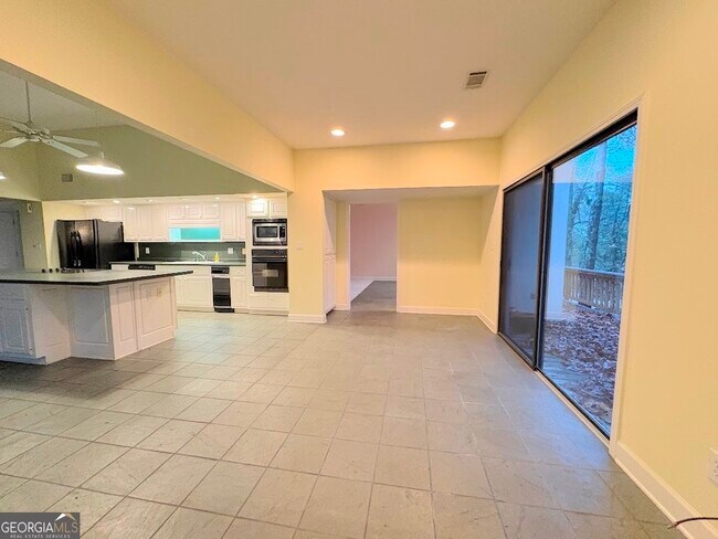 Building Photo - 2939 Rivercrest Dr