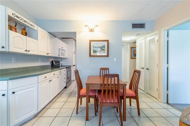 Large open kitchen - 6000 N Ocean Blvd