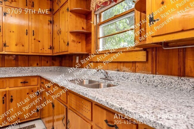 Building Photo - 3709 9th Ave