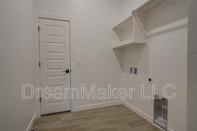 Building Photo - 126 Hope Ave