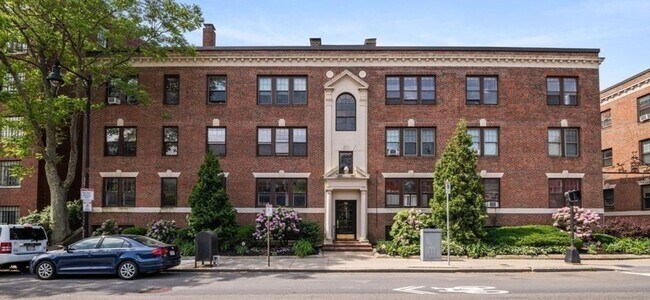 Building Photo - 1981n C ommmonwealth Ave