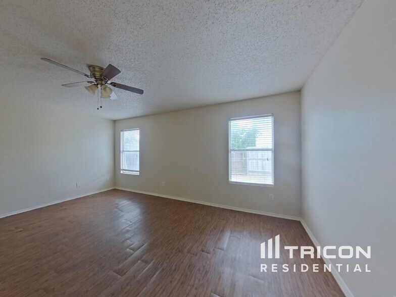Building Photo - 8769 Garden Springs Dr