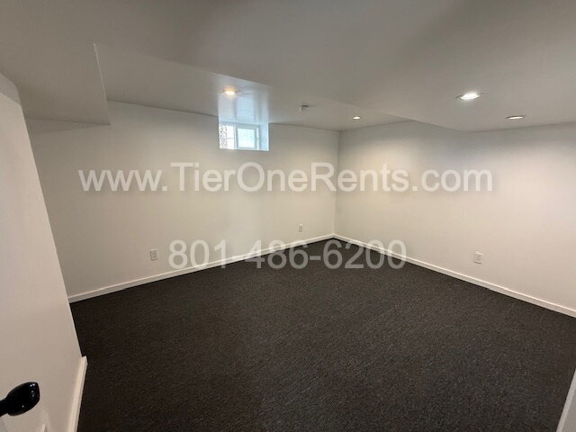 Building Photo - NO DEPOSIT option available for qualified renters!