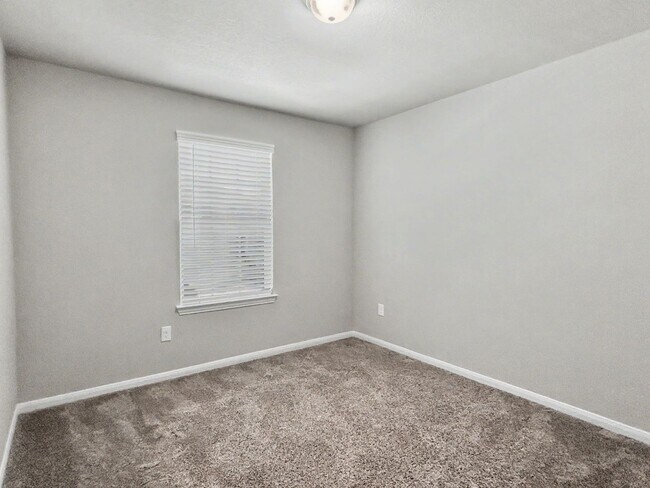 Building Photo - Spacious 4-Bedroom w/ Loft - Far West San Antonio