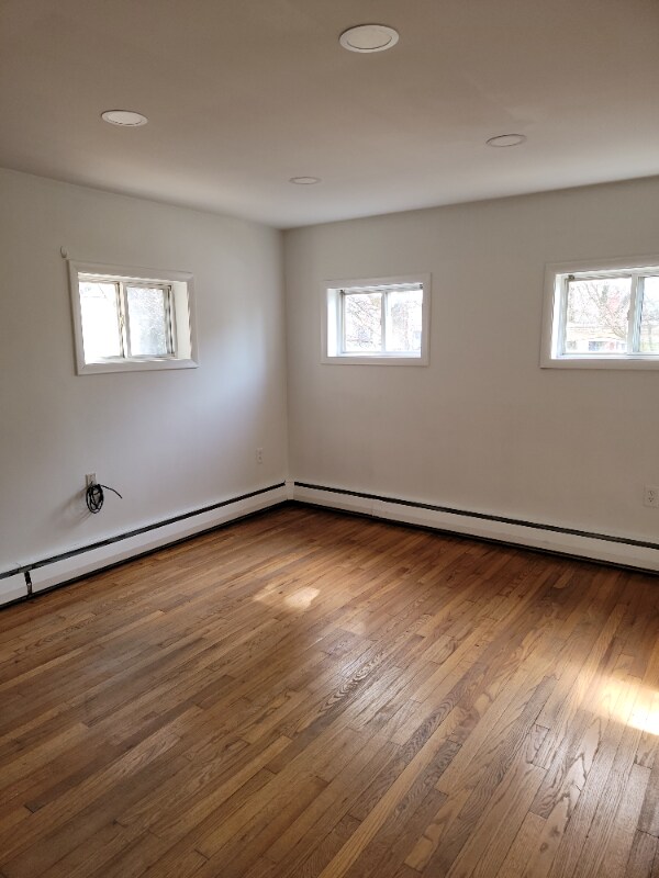 Building Photo - 2339 Boas St