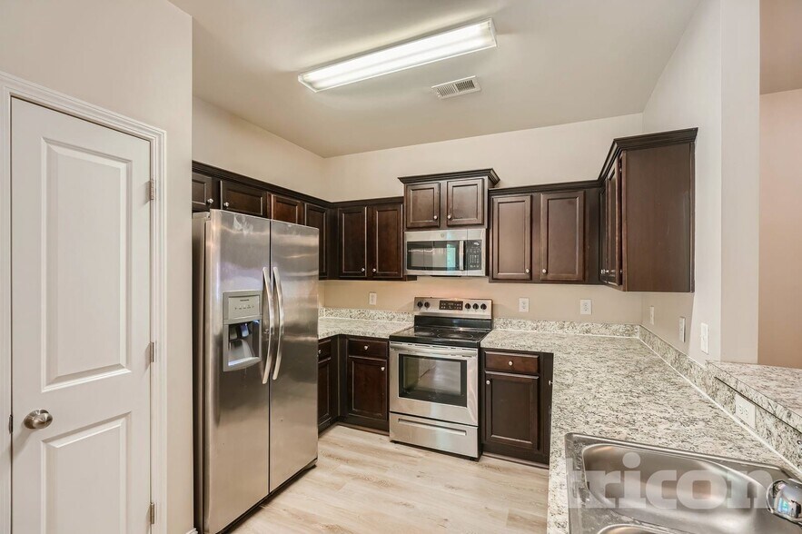 Building Photo - 7170 Fringe Flower Dr