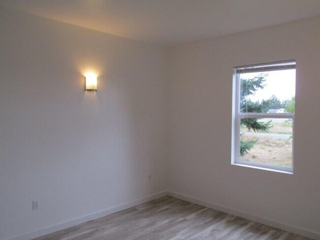 Building Photo - 3 Bedroom House in Mount Vernon