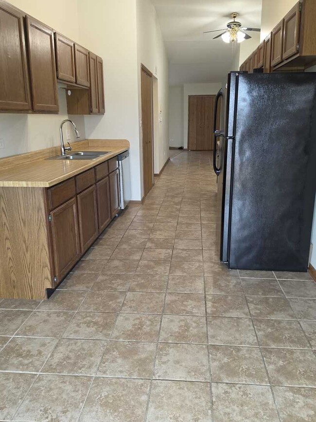 Building Photo - 9950 Treetop Dr