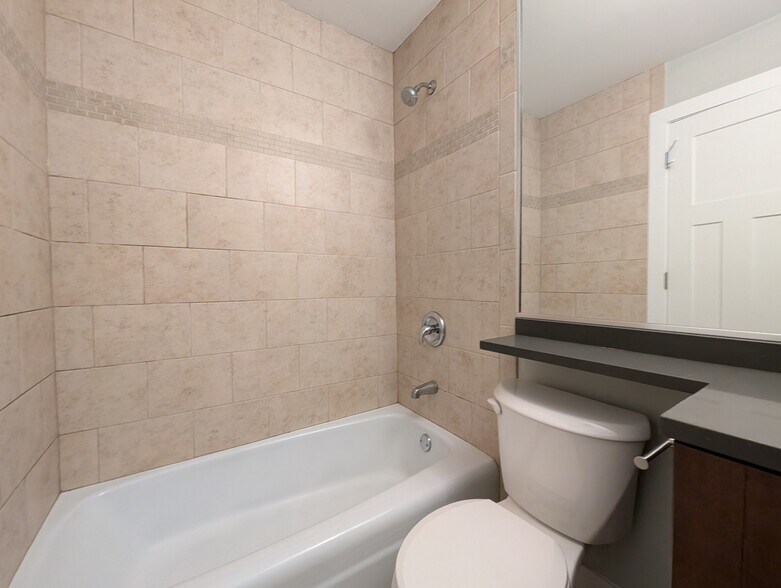 Building Photo - 456 W Barry Ave