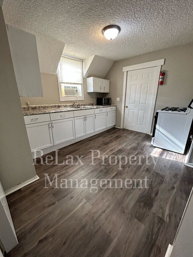 Building Photo - 205 Avon St