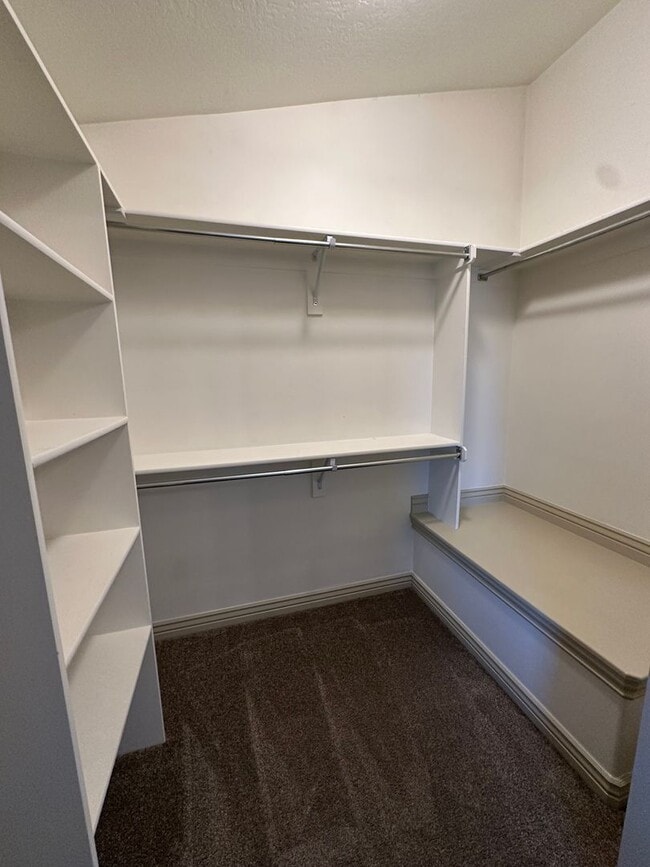 Building Photo - GET $1000 OFF THE FIRST MONTHS RENT!!!