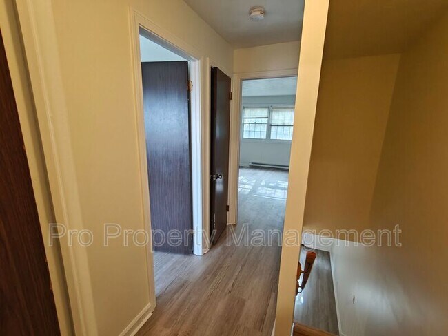 Building Photo - 18 Broadview Terrace