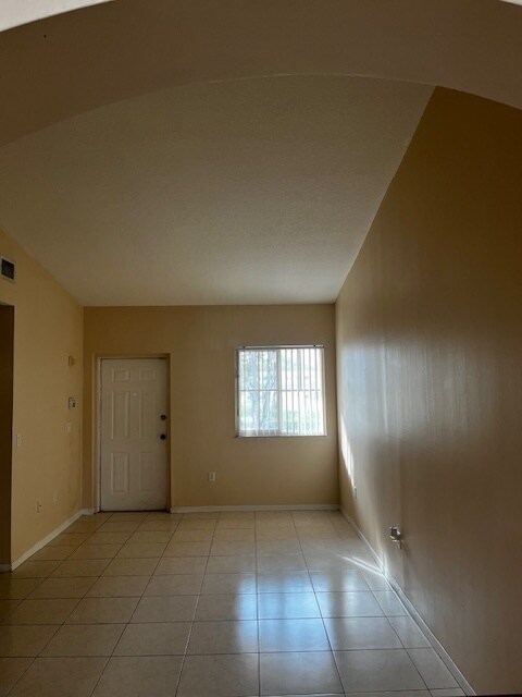 Building Photo - 2621 SE 12th Rd