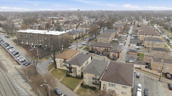 Building Photo - 7709 W Marwood Ave