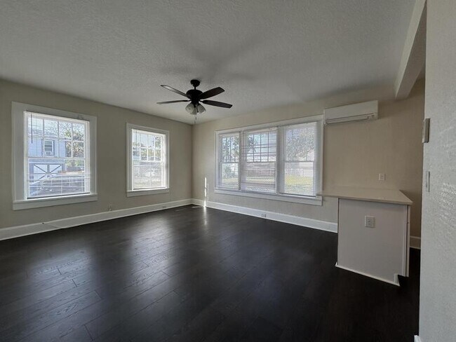 Building Photo - 808 13th St N