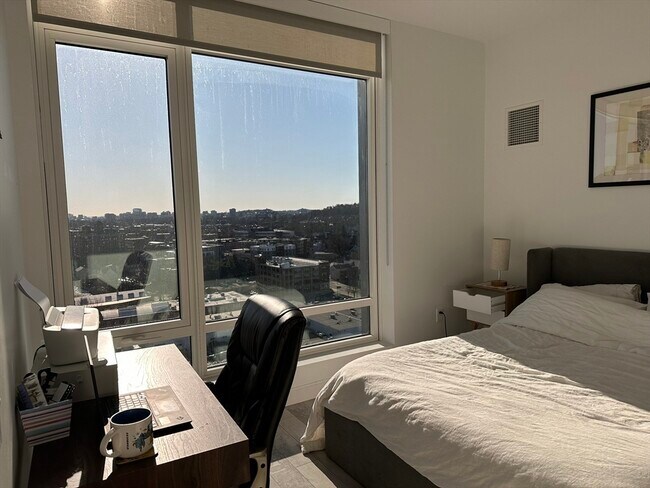 Building Photo - 125 Guest St