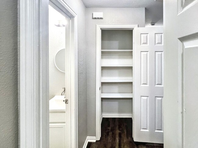 Building Photo - Newly Renovated 2-Story 3-Bedroom Property in Dallas - ($500 OFF the first month’s rent)