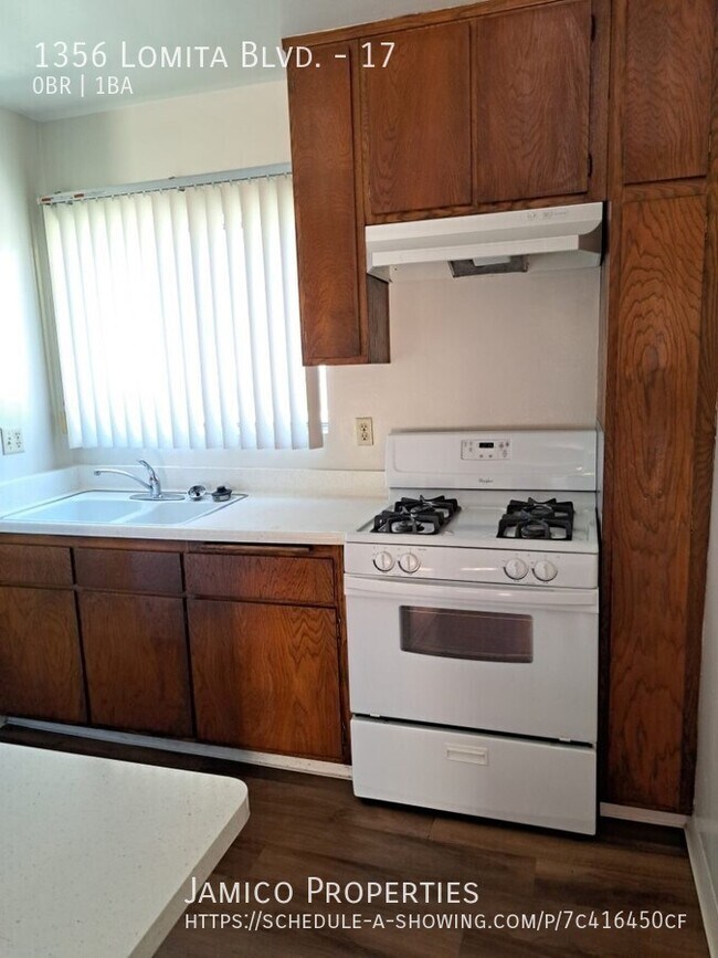 Building Photo - 1356 Lomita Blvd