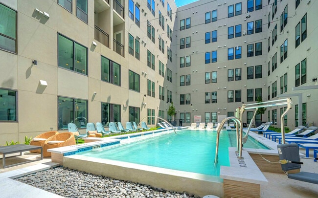 Building Photo - 714 Richmond Ave.