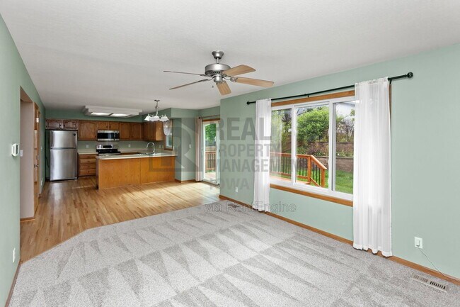 Building Photo - 8912 Highland Oaks Dr
