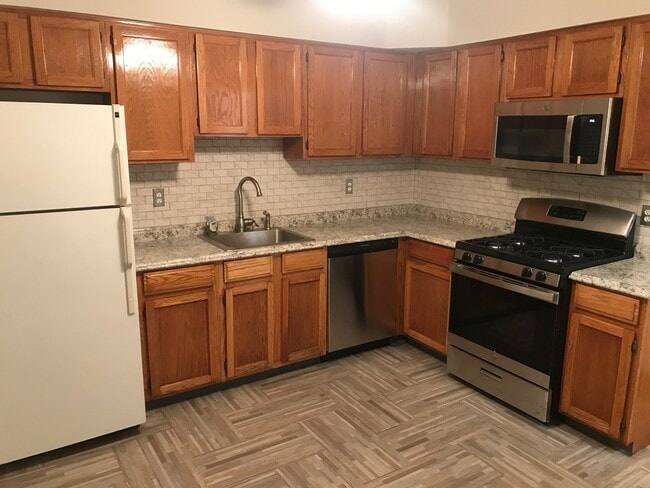 Primary Photo - 404 Wedgewood Cir