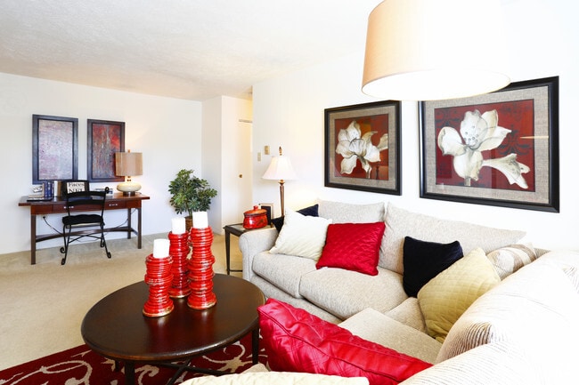 Living Room - Apartments at North Park