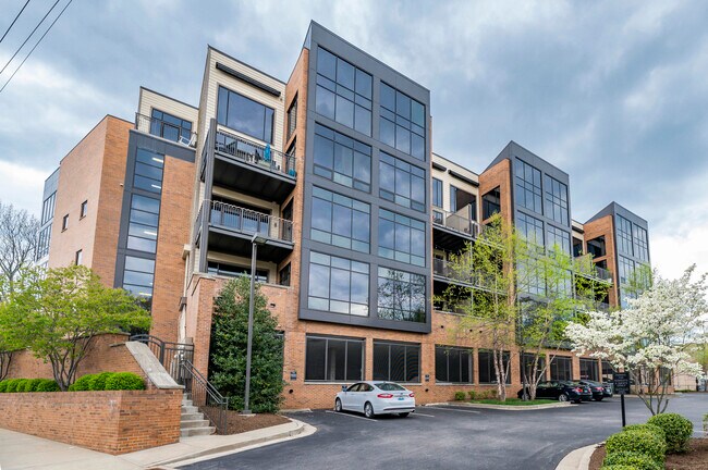 Building Photo - 499 E High St