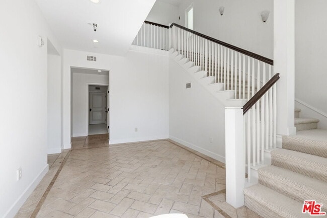 Building Photo - 13079 Bluff Creek Dr