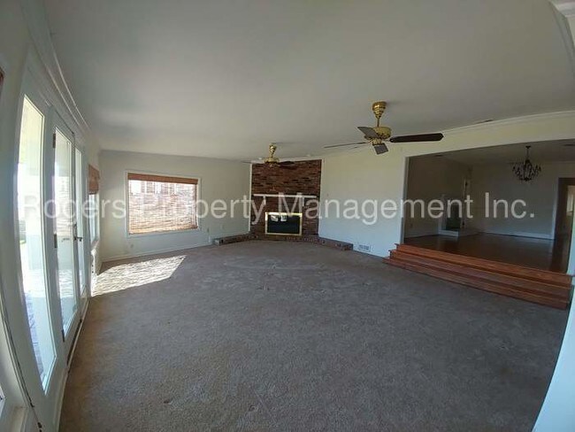 Building Photo - 1909 Marina Rd