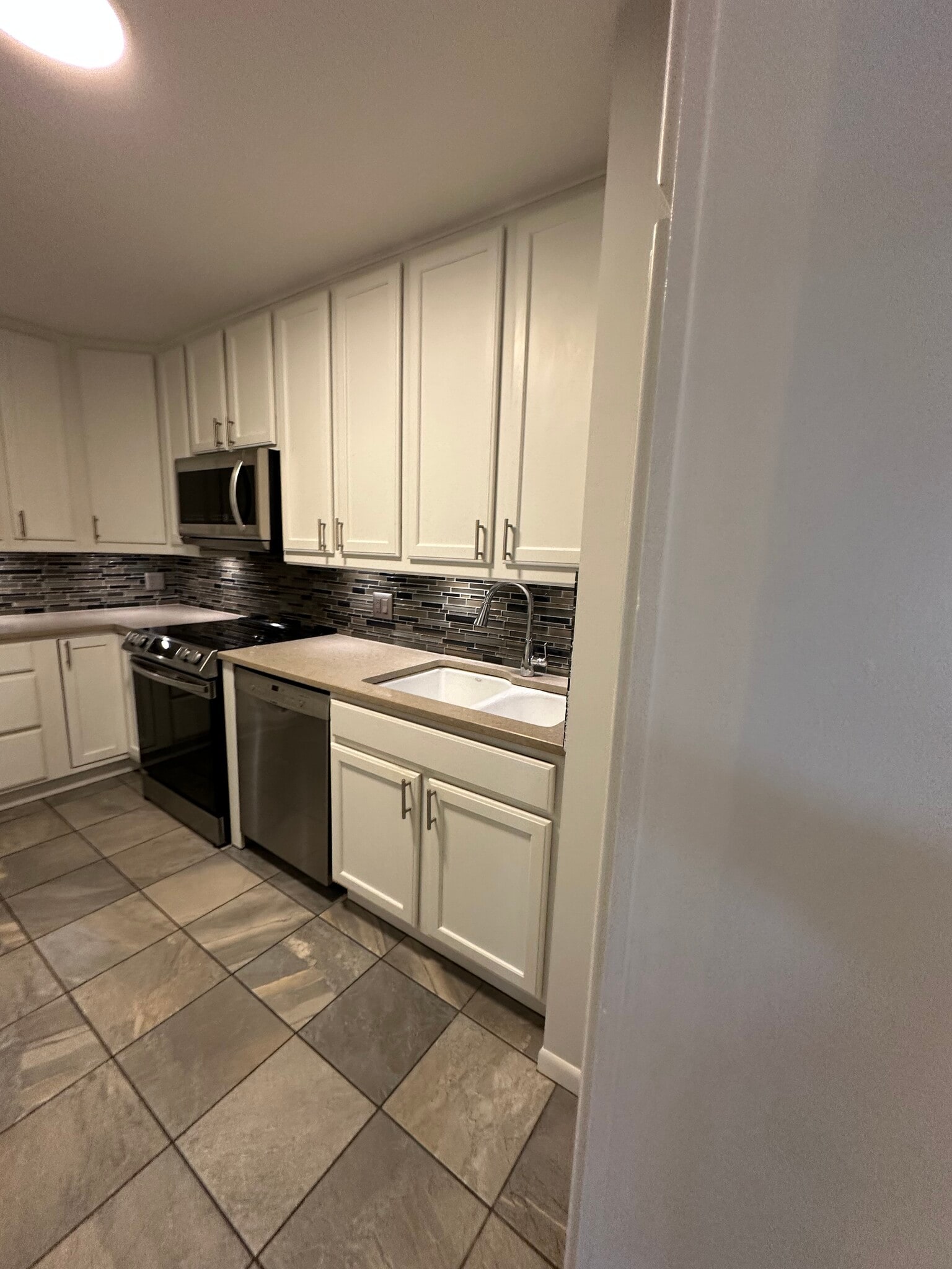 Building Photo - 1350 N Dearborn St